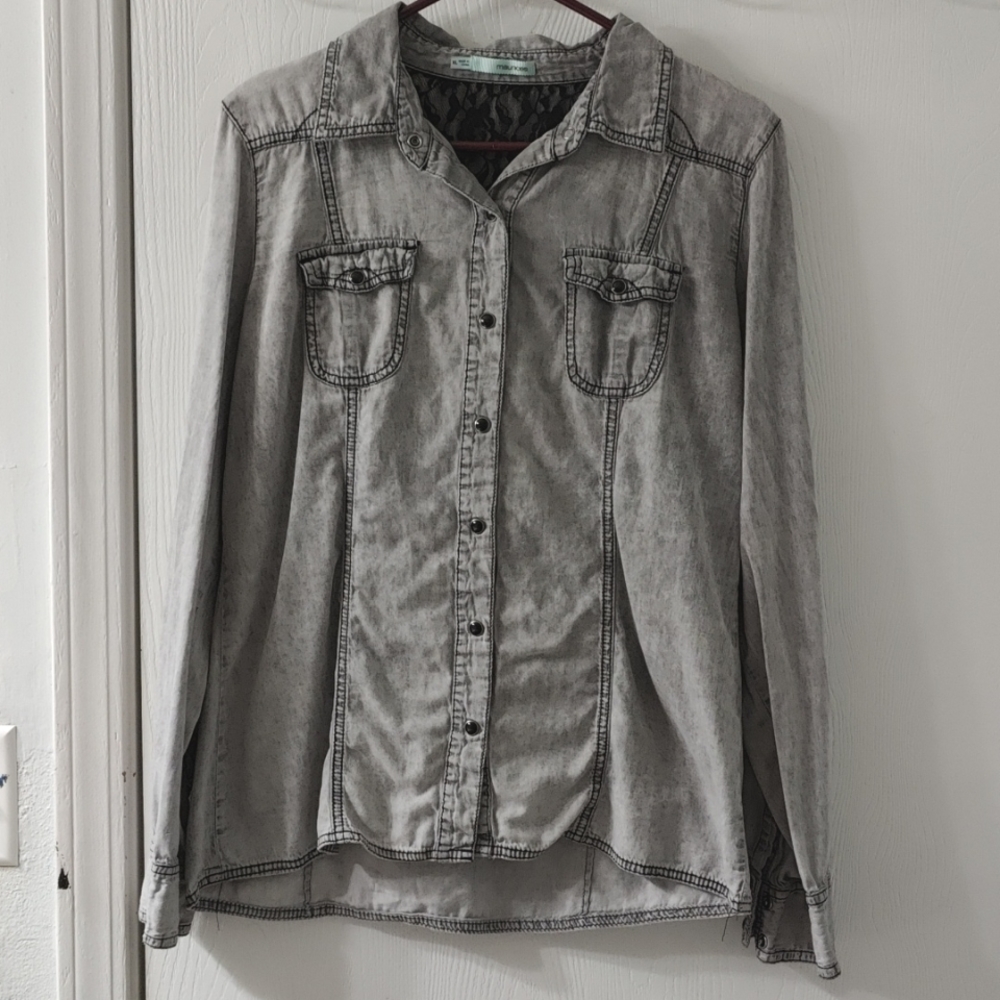 Grey collared snap up top